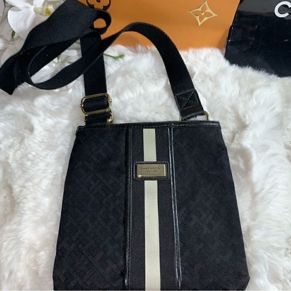 Tommy Hilfiger Black and White Crossbody Bag NWOT